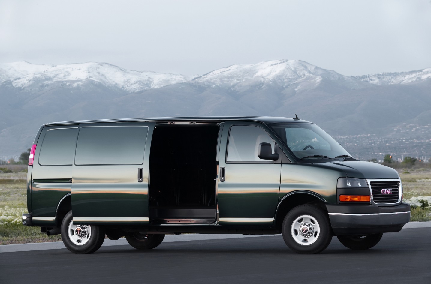 2027 GMC Savana Cargo Van Redesign